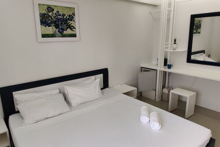 Room 8 of 40