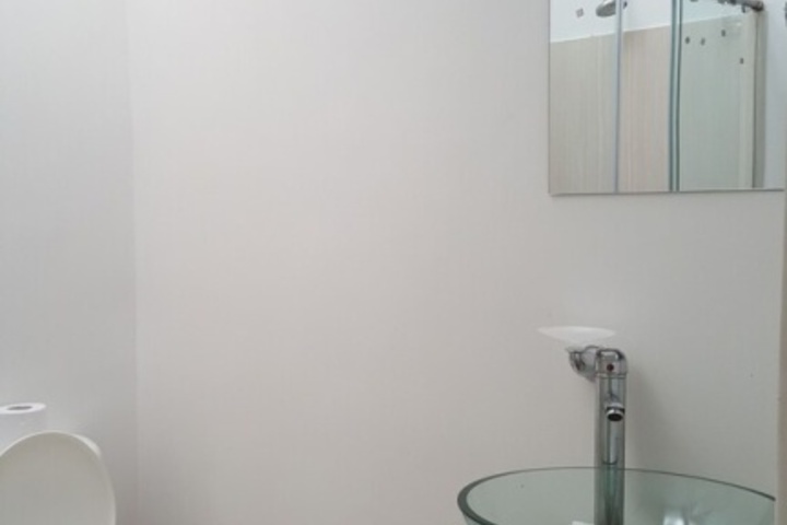 Room 6 of 9
