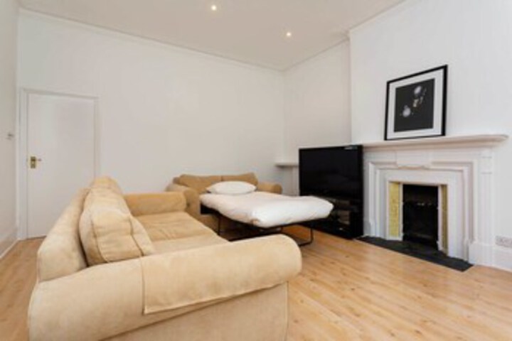 Room 5 of 15