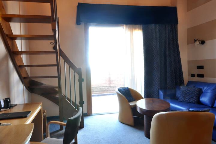 Room 16 of 30