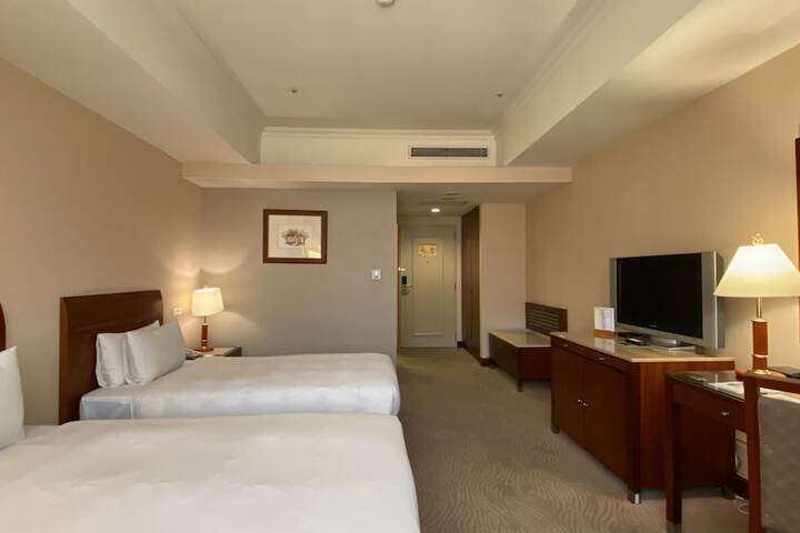 Room 18 of 76