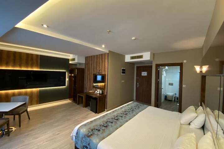 Room 17 of 64