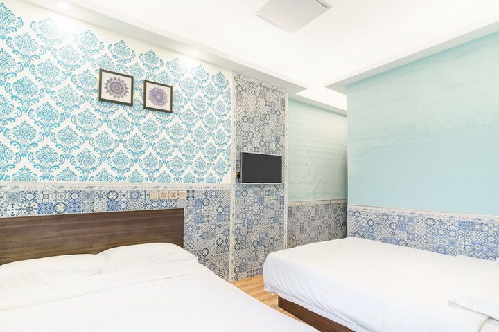 Room 12 of 22