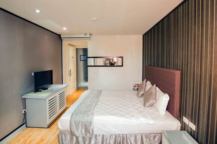 Room 9 of 35