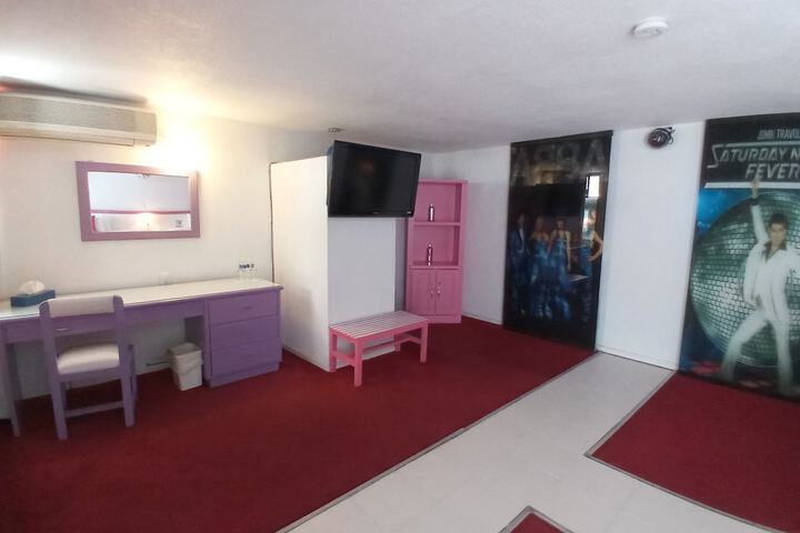 Room 32 of 95
