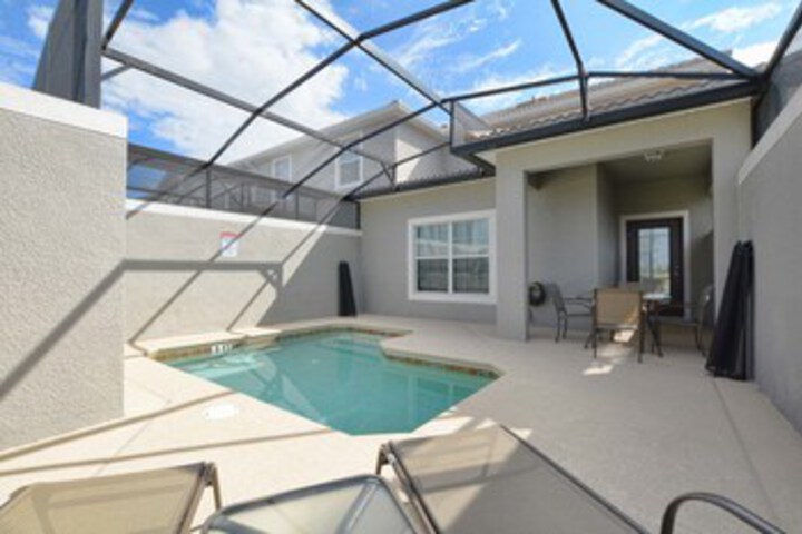 Storey Lake 5 Bedroom Townhome w Splashpool - 1602ST