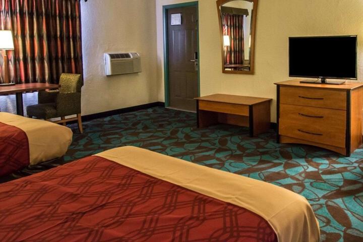 2 Double Beds (15 of 20)