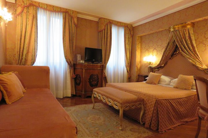 Room 32 of 63