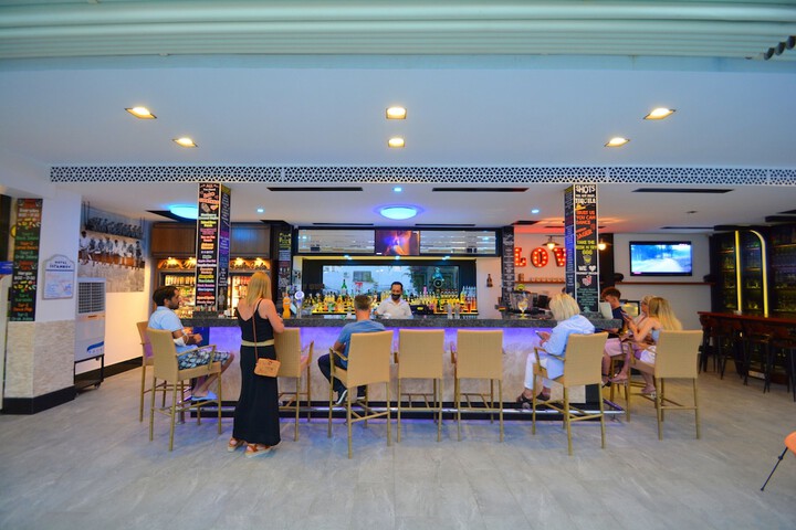 Lounge 85 of 110