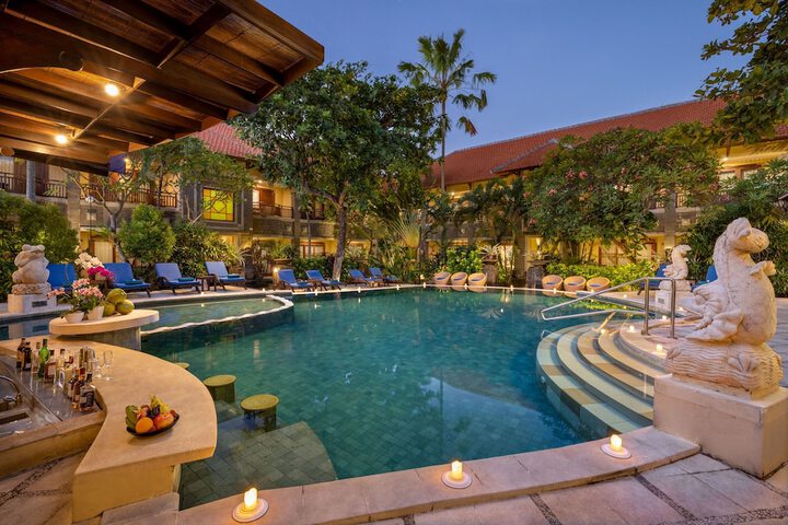 Hotel with Pool
