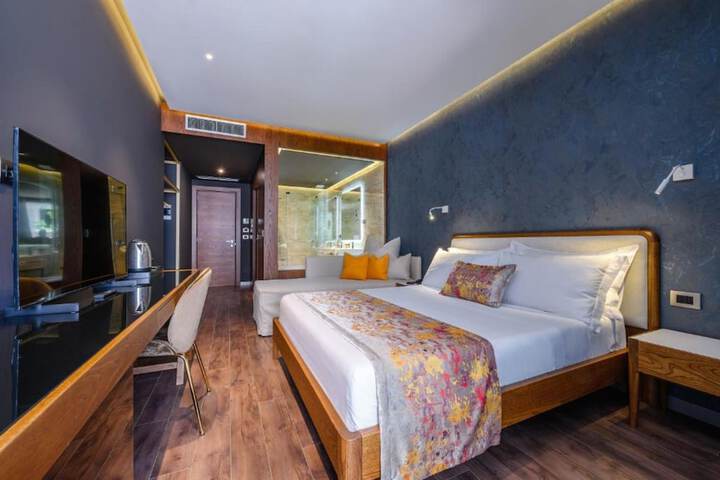 Room 3 of 63