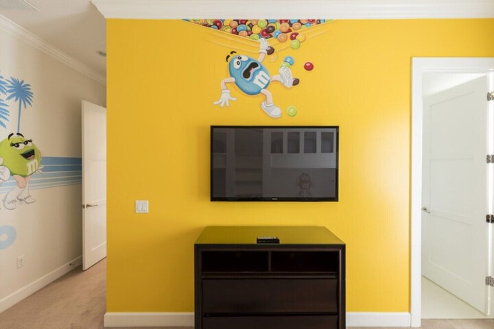 Room 13 of 71