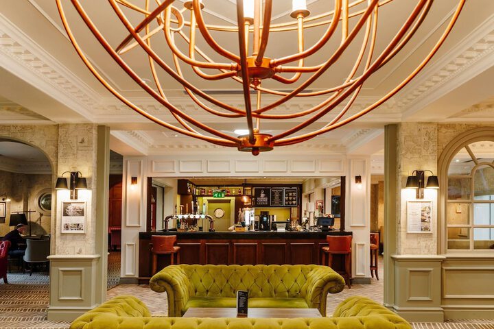 Lounge 95 of 157