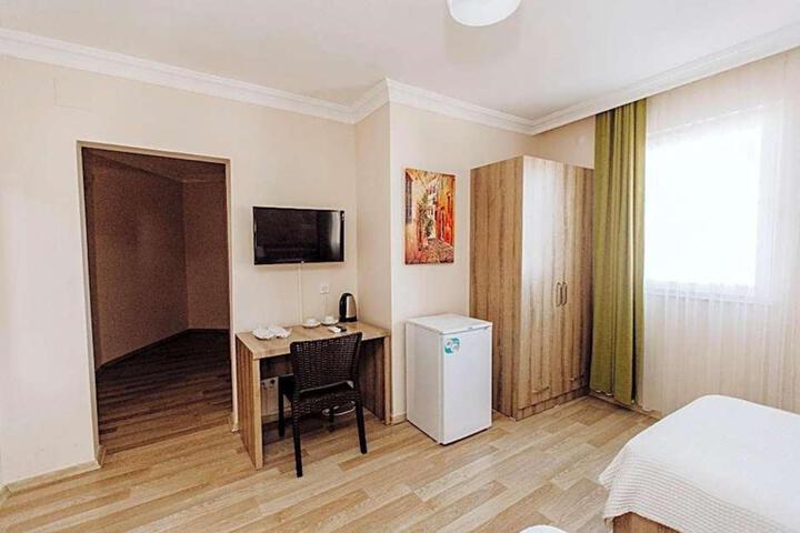Room 10 of 27