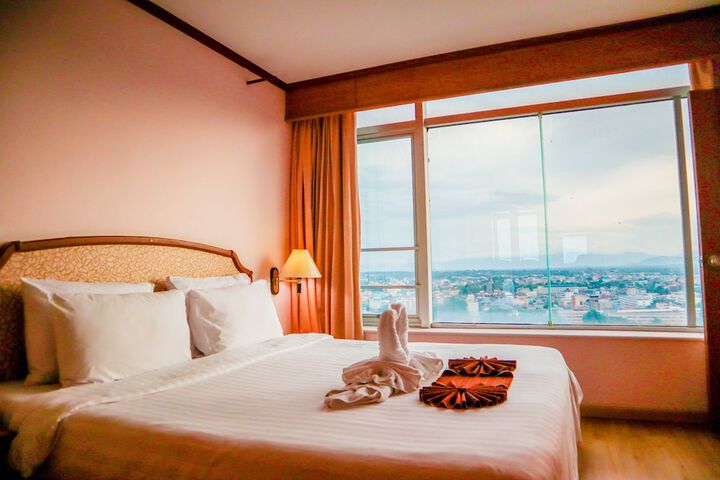 Room 15 of 33