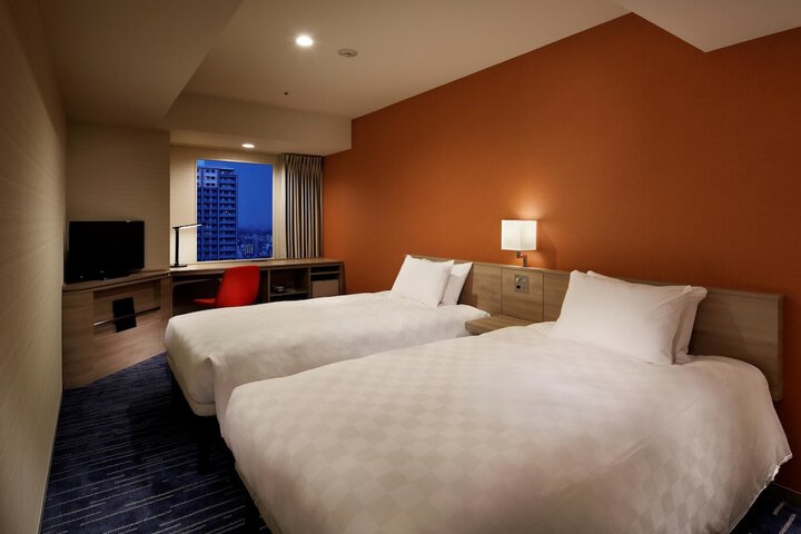 Room 7 of 122