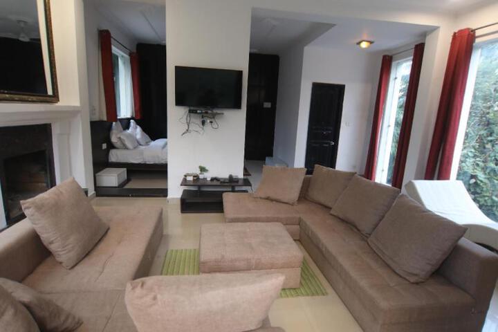 OYO HOME 85639 Cozyhome by Evanka Elite