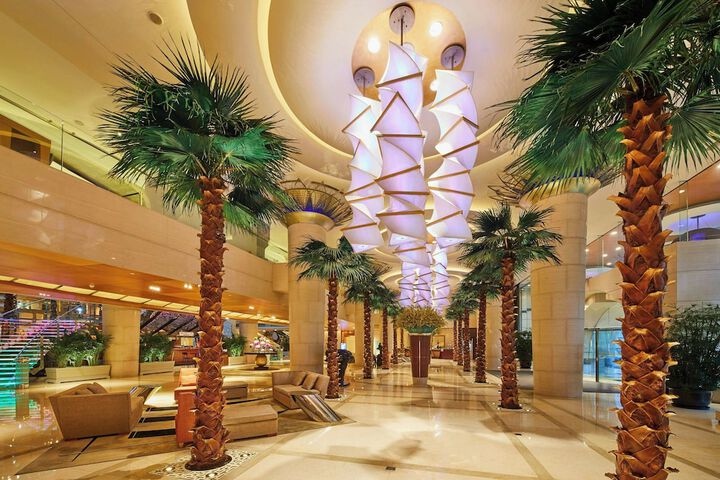 Entrance & Lobby