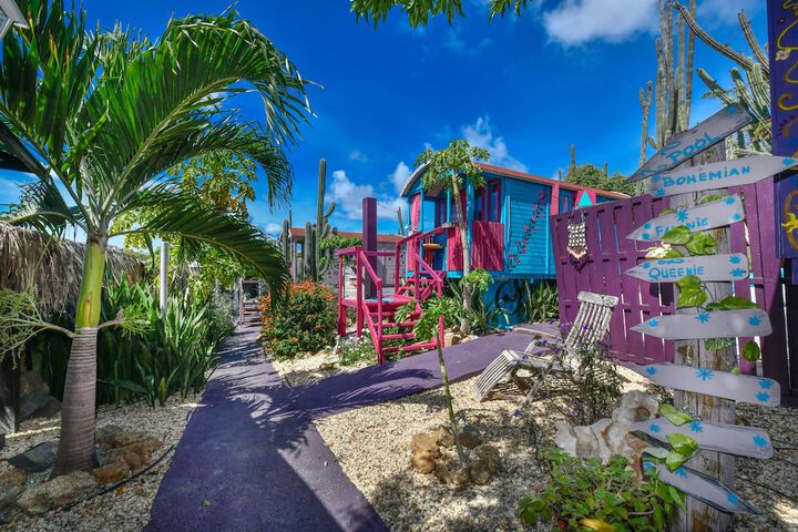 Hotel Exterior 81 of 104