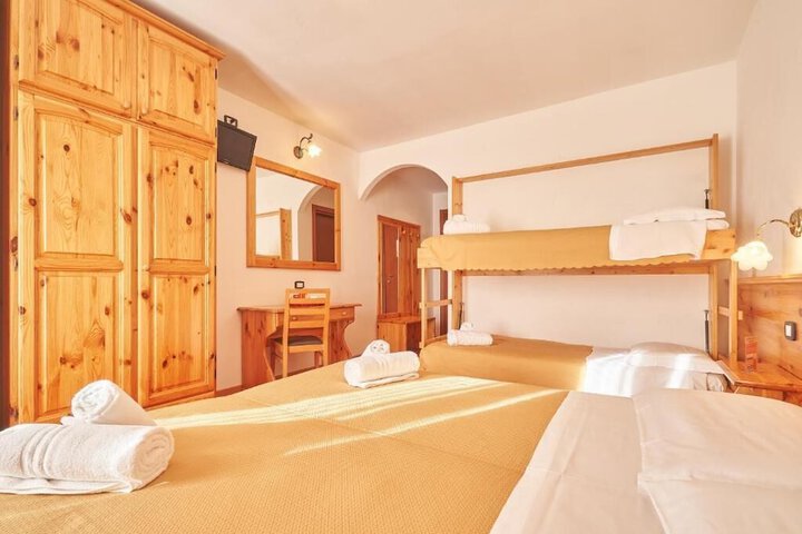Room 6 of 65