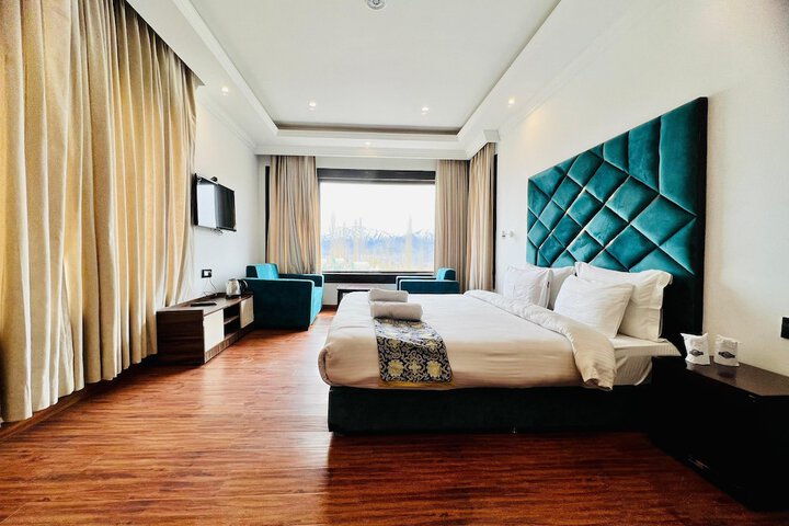 Room 9 of 20