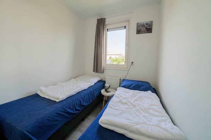 Room 2 of 40