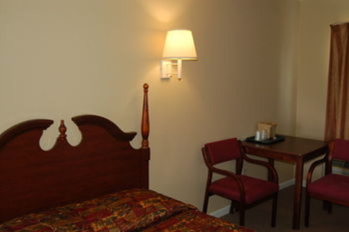 Room 6 of 9