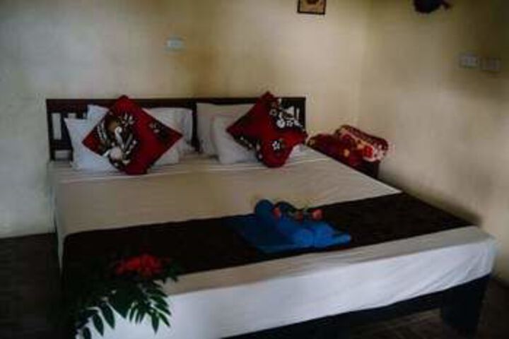 Room 13 of 32