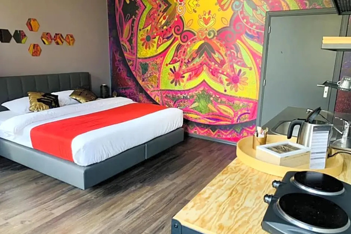 Room 2 of 8
