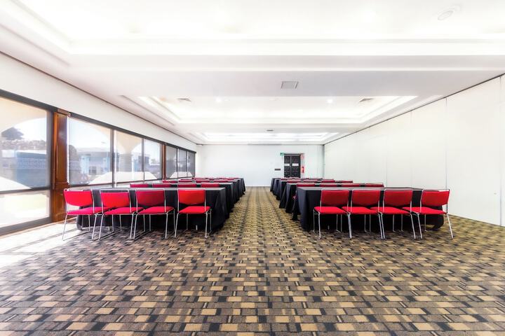 Ballroom/Hall 184 of 215