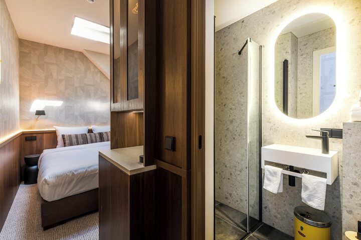 Room 4 of 37