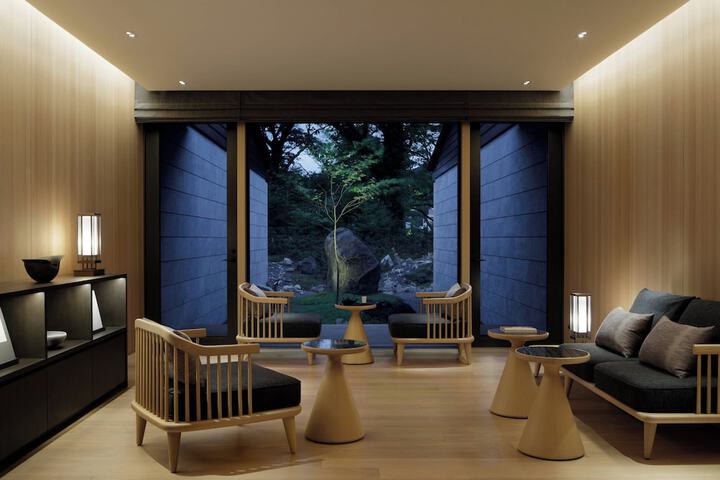 Lounge 110 of 130