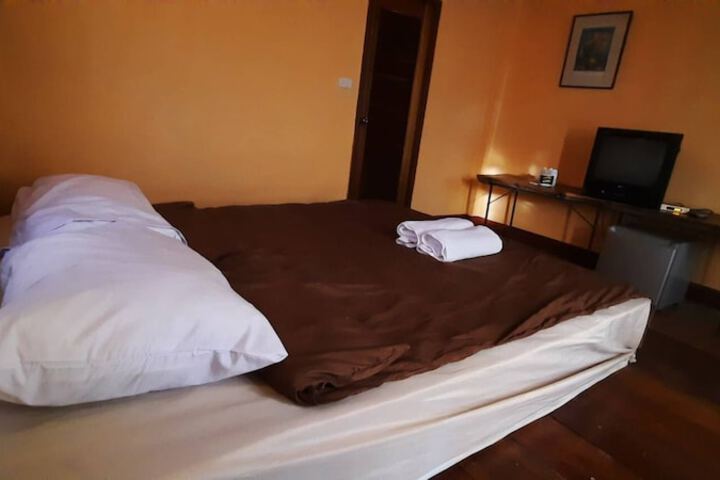 Room 5 of 18