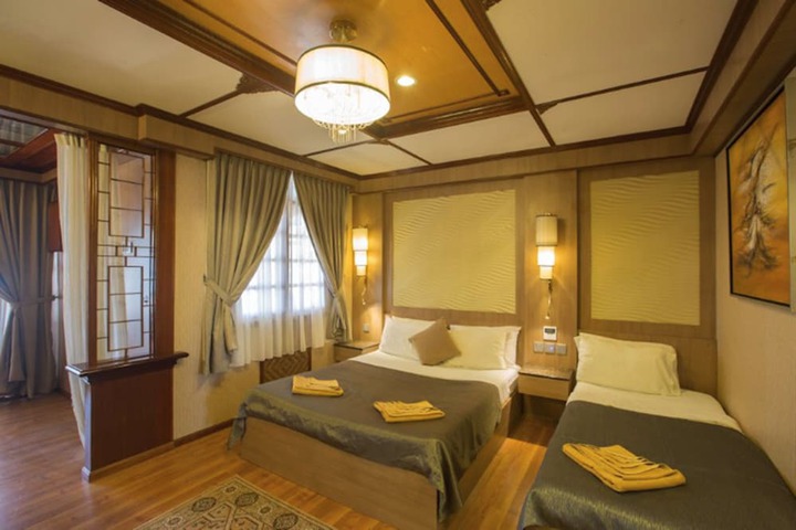 Room 9 of 27