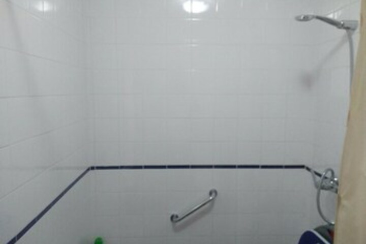 Room 5 of 18