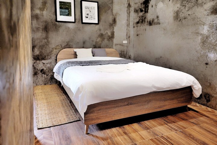 Room 7 of 34