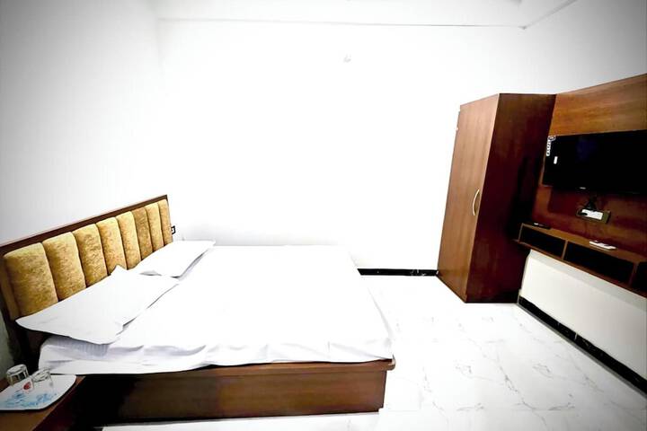 Room 3 of 17