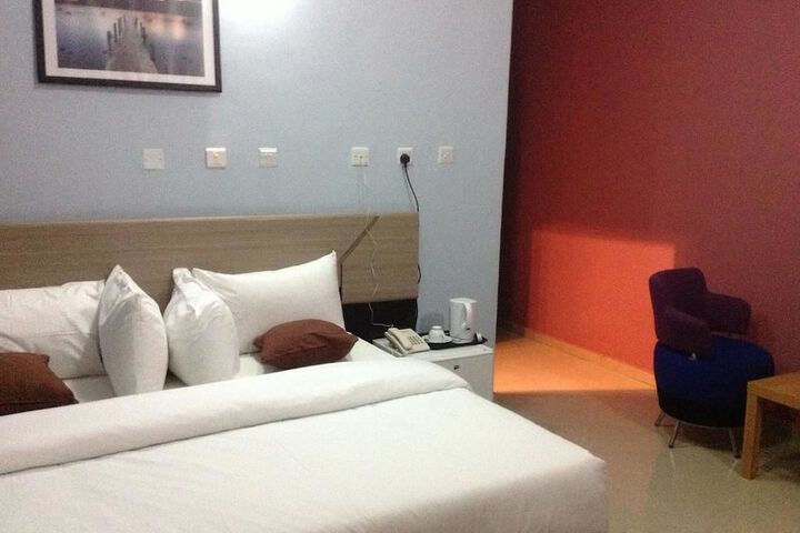Room 6 of 39