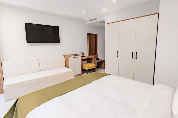 Room 16 of 46