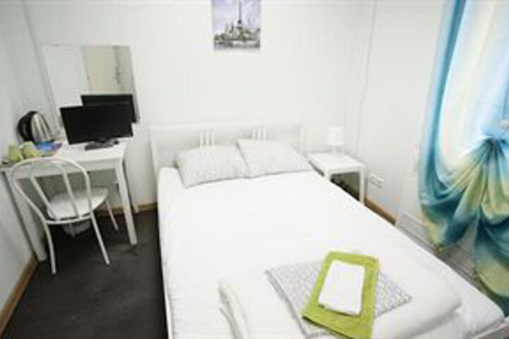 Room 10 of 27