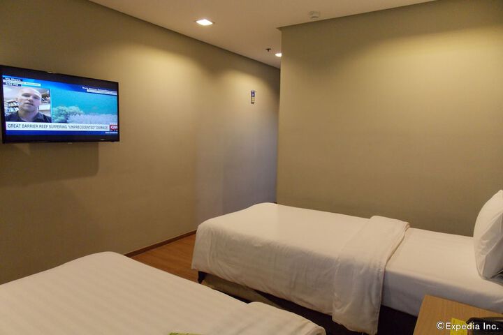 Room 9 of 38