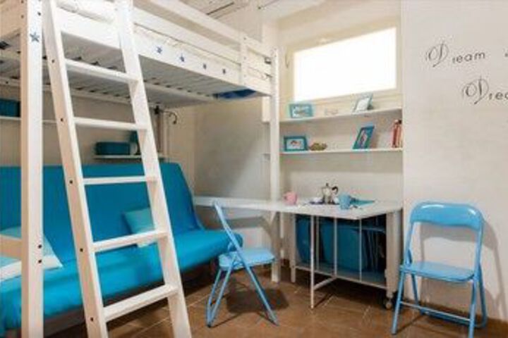 Room 4 of 18