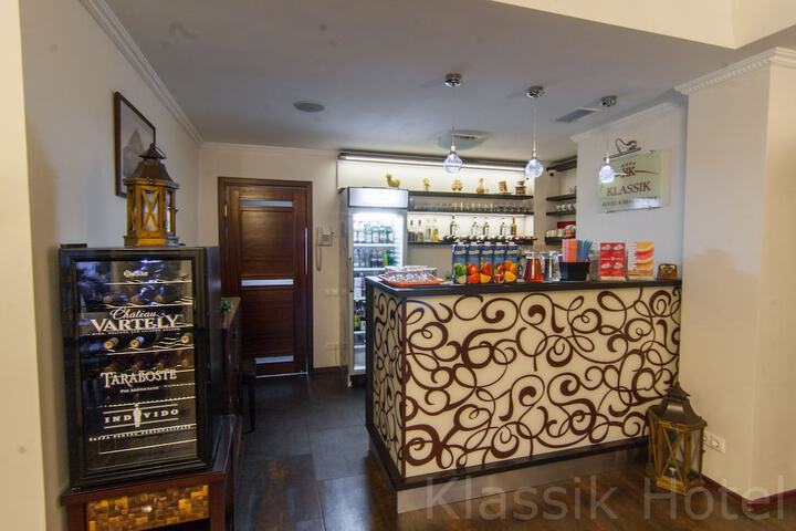 Lounge 144 of 151