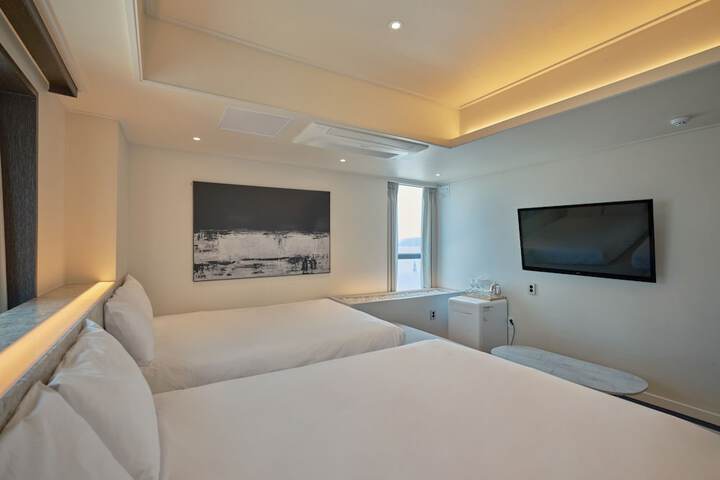 Room 93 of 224