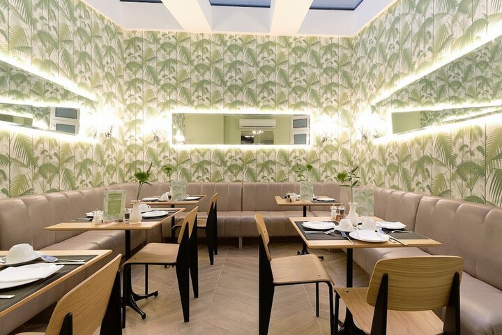 Dining 54 of 58