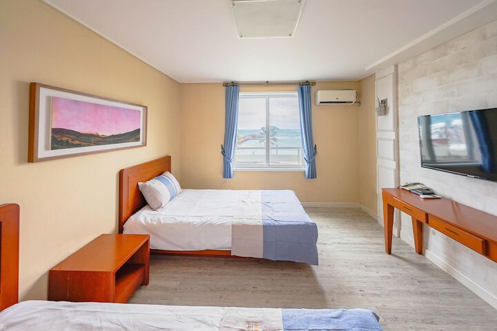Room 4 of 73