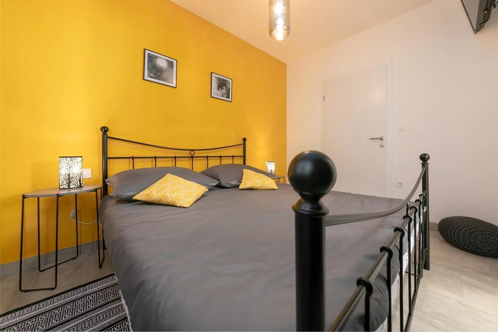 Room 2 of 19