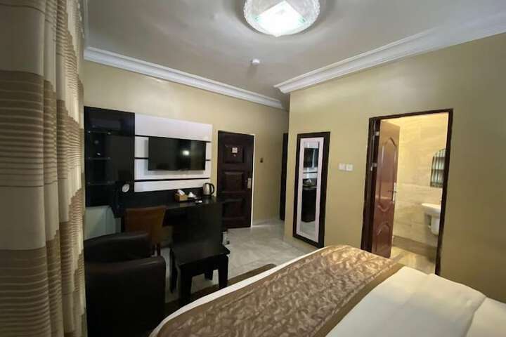 Room 12 of 50