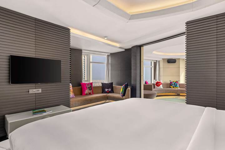 Room 34 of 126