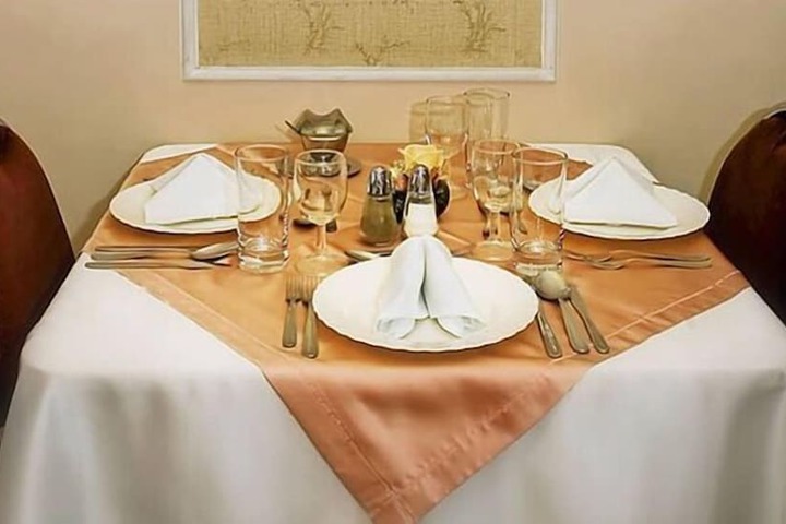 Dining 25 of 36
